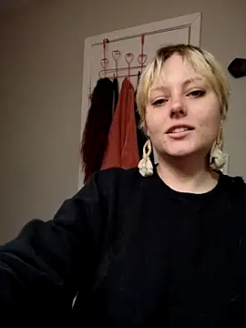 Snapshot of SpiderRose chatting on 02-03-26, 12:54 SpiderRose online show from 02-03-26, 12:54