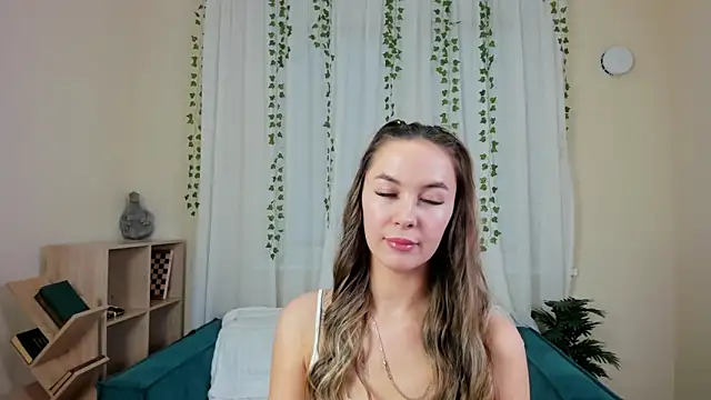 LunaCurly  online show from 12-18-25, 11:03