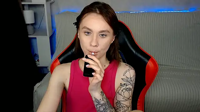 Snapshot of MiaBun1 chatting on 01-09-26, 12:45 MiaBun1 online show from 01-09-26, 12:45