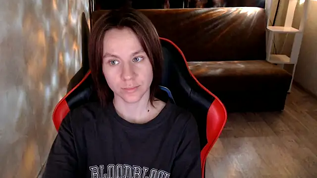 Snapshot of MiaBun1 chatting on 12-18-25, 03:11 MiaBun1 online show from 12-18-25, 03:11