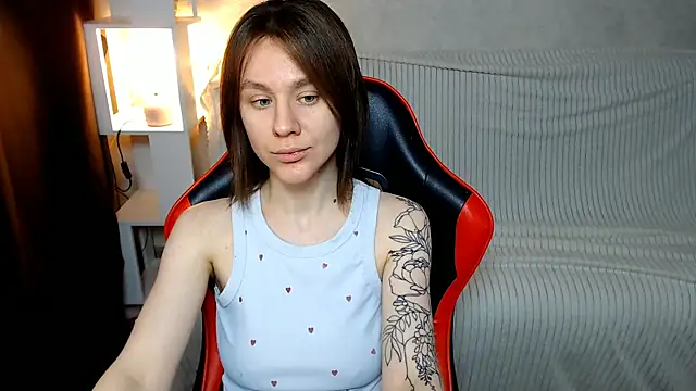 Snapshot of MiaBun1 chatting on 12-23-25, 03:06 MiaBun1 online show from 12-23-25, 03:06