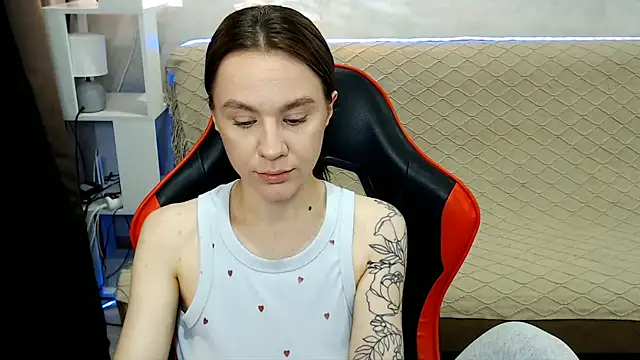 Snapshot of MiaBun1 chatting on 01-13-26, 03:21 MiaBun1 online show from 01-13-26, 03:21