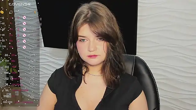 Snapshot of LanaTreades chatting on 01-09-26, 01:07 LanaTreades online show from 01-09-26, 01:07