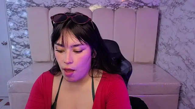 Snapshot of Laksmy_v chatting on 12-17-25, 12:54 Laksmy v online show from 12-17-25, 12:54