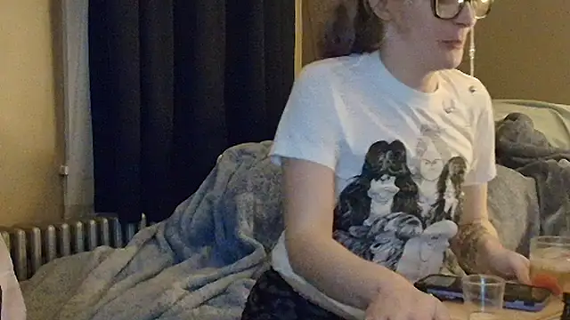 Snapshot of blondebombshell4343 chatting on 12-16-25, 12:59 blondebombshell4343 online show from 12-16-25, 12:59