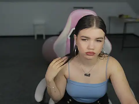 Snapshot of Hanna_nana chatting on 04-04-26, 10:11 Hanna nana online show from 04-04-26, 10:11