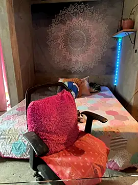 Luna    dance online show from 12-17-25, 07:30