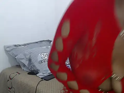 Snapshot of Belle2556 chatting on 12-14-25, 05:18 Belle2556 online show from 12-14-25, 05:18