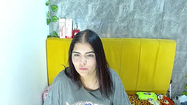 alunnaclarkcm online show from 12-22-25, 03:17