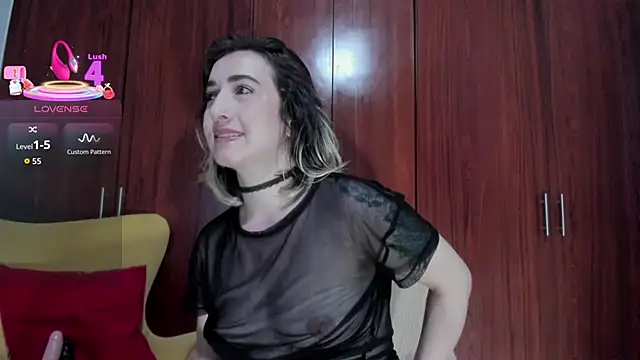 Snapshot of carly_grasso chatting on 10-28-25, 09:52 carly grasso online show from 10-28-25, 09:52