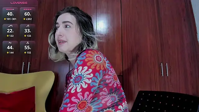 Snapshot of carly_grasso chatting on 10-21-25, 11:37 carly grasso online show from 10-21-25, 11:37