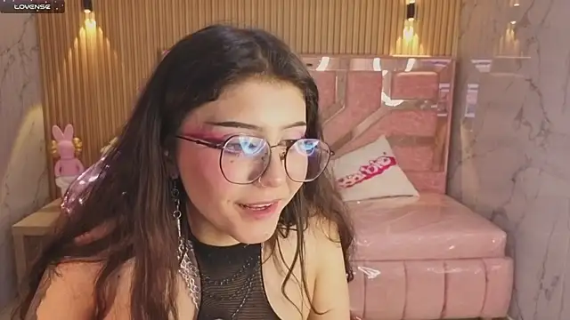 Snapshot of miss_devil_s chatting on 01-11-26, 03:19 miss devil s online show from 01-11-26, 03:19