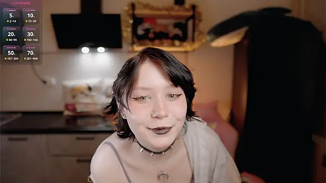 Snapshot of Nickari chatting on 05-20-26, 05:37 Nickari online show from 05-20-26, 05:37