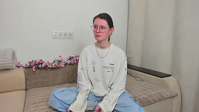 RoxyHerena online show from 12-22-25, 12:38