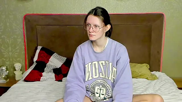 RoxyHerena online show from 01-14-26, 04:05