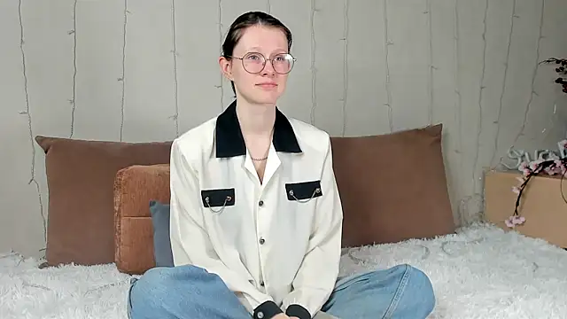 RoxyHerena online show from 12-23-25, 05:07