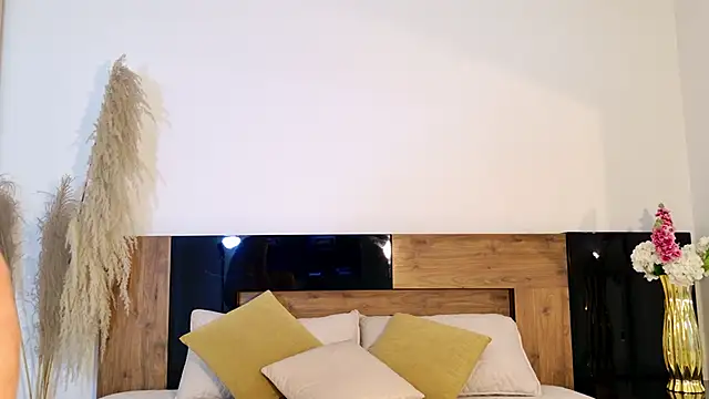 LucyHanks online show from 03-28-26, 12:39