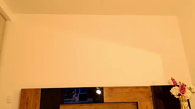 LucyHanks online show from 04-14-26, 11:32