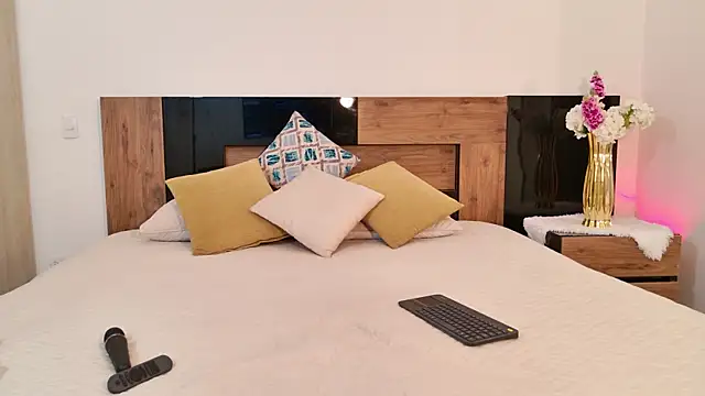 LucyHanks online show from 04-13-26, 11:36