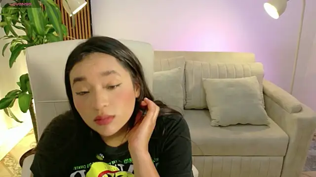 IAM  ZARA online show from 04-14-26, 09:42