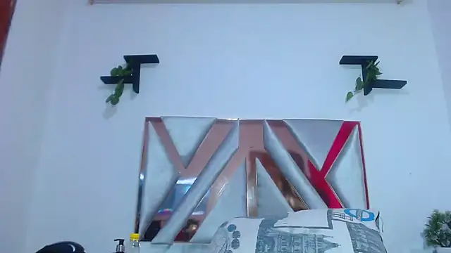 ElyThonsom online show from 12-15-25, 12:44