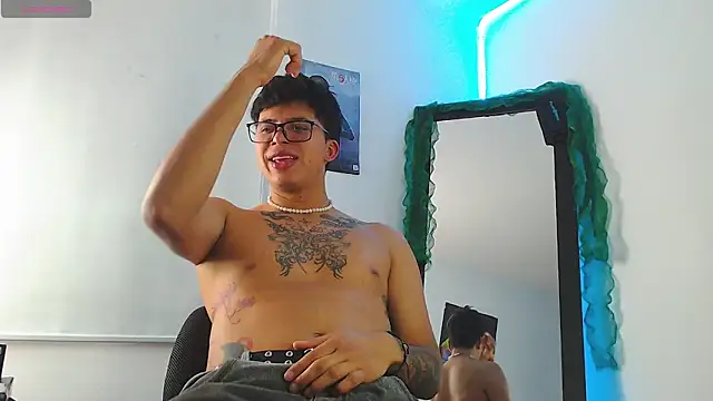 DerekMoon online show from 01-05-26, 07:06