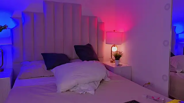 Snapshot of Skymoon0 chatting on 03-26-26, 01:26 Skymoon0 online show from 03-26-26, 01:26