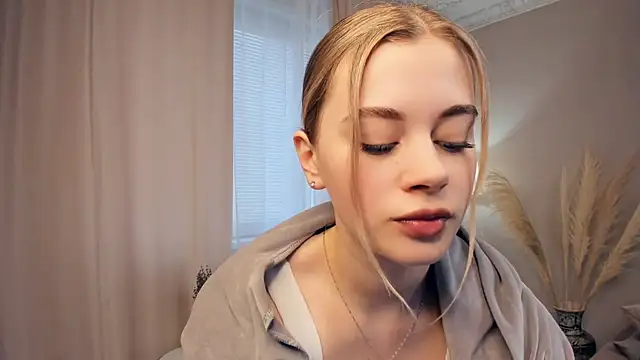 Snapshot of country_fox chatting on 02-21-26, 08:05 country fox online show from 02-21-26, 08:05