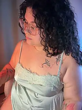 Snapshot of VanesssaMilf_ chatting on 06-30-26, 12:21 VanesssaMilf online show from 06-30-26, 12:21