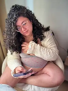Snapshot of VanesssaMilf_ chatting on 06-17-26, 11:42 VanesssaMilf online show from 06-17-26, 11:42