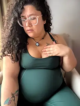 VanesssaMilf  online show from 04-10-26, 04:03