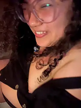 Snapshot of VanesssaMilf_ chatting on 04-23-26, 12:29 VanesssaMilf online show from 04-23-26, 12:29
