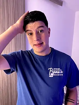 Goldenknight33 online show from 12-17-25, 05:07