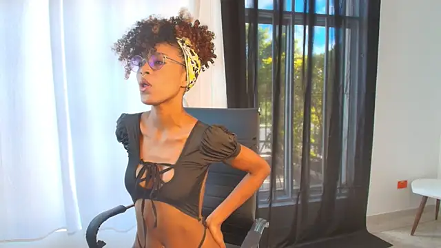 Snapshot of NaomiClay chatting on 07-15-26, 01:40 NaomiClay online show from 07-15-26, 01:40