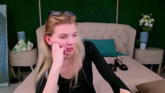 Vivien Hans online show from 05-04-26, 03:43