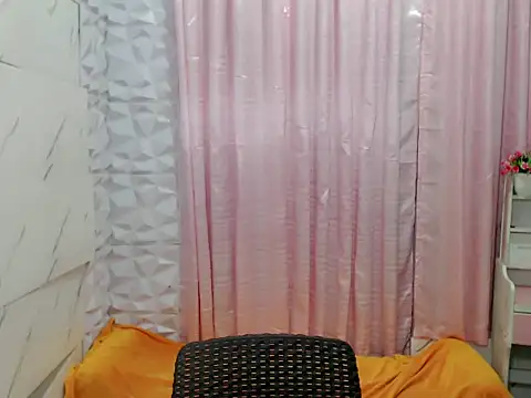 Ur hottestdella online show from 12-18-25, 06:12