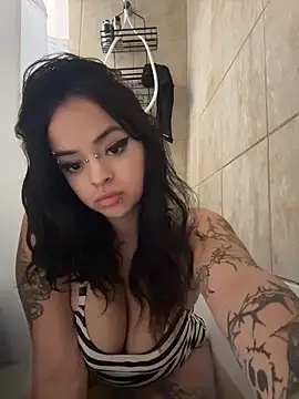 Snapshot of ellrxse chatting on 12-20-25, 08:06 ellrxse online show from 12-20-25, 08:06