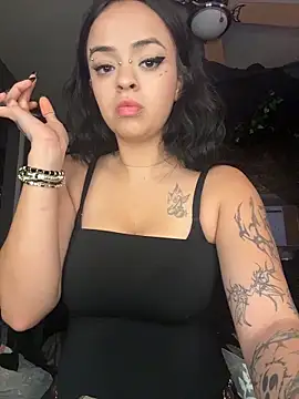 Snapshot of ellrxse chatting on 12-21-25, 07:21 ellrxse online show from 12-21-25, 07:21