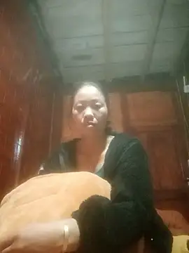 Snapshot of Amiluli chatting on 12-13-25, 09:21 Amiluli online show from 12-13-25, 09:21