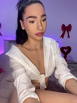 Snapshot of SashaLuvv chatting on 02-15-26, 10:30 SashaLuvv online show from 02-15-26, 10:30