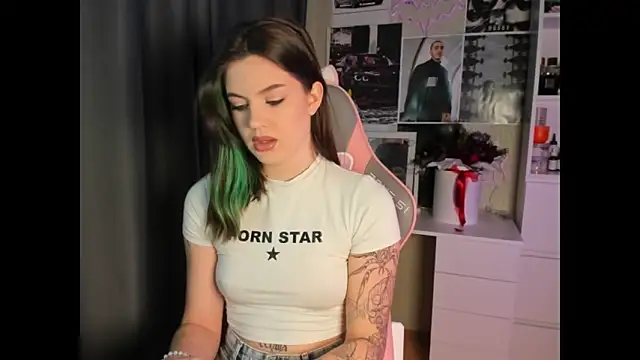 NikkieKitty online show from 01-12-26, 12:01