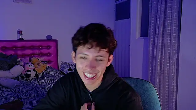 Snapshot of Dani_Dancer chatting on 02-27-26, 12:33 Dani Dancer online show from 02-27-26, 12:33