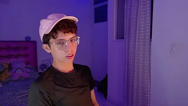 Snapshot of Dani_Dancer chatting on 02-25-26, 01:50 Dani Dancer online show from 02-25-26, 01:50