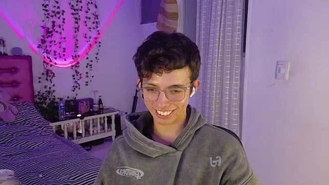 Snapshot of Dani_Dancer chatting on 06-19-26, 01:00 Dani Dancer online show from 06-19-26, 01:00