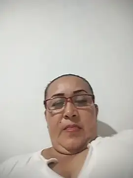 Nini Love  online show from 04-06-26, 05:19