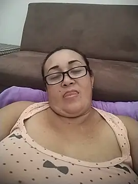 Nini Love  online show from 06-21-26, 04:35