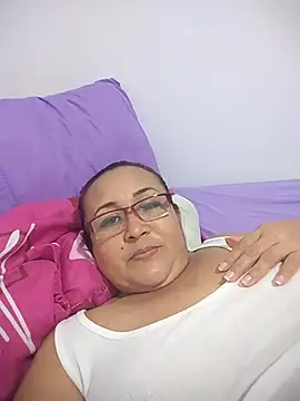 Nini Love  online show from 04-12-26, 07:39