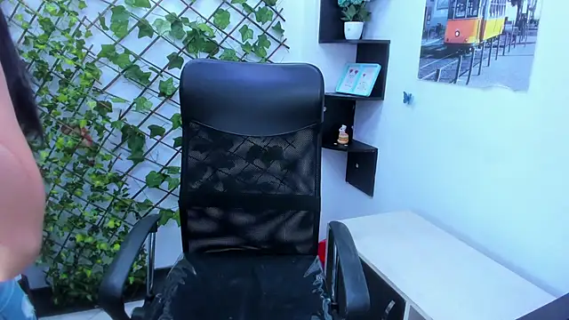 sophi hardd  online show from 04-15-26, 02:21