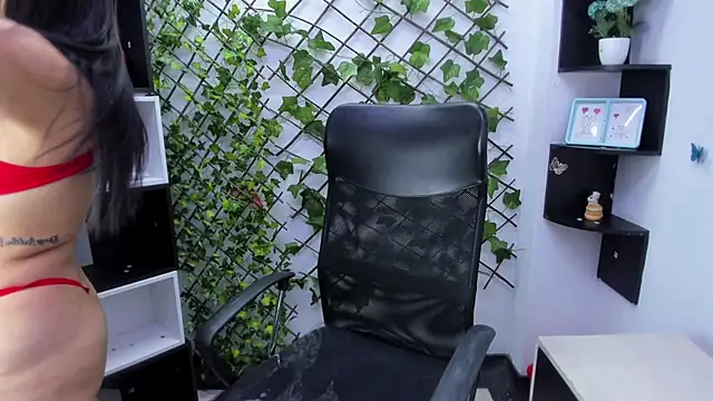 sophi hardd  online show from 04-18-26, 03:03