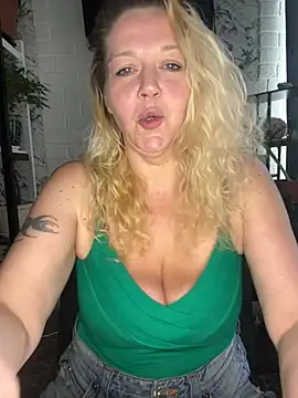 Snapshot of JenniferCarmen chatting on 07-05-26, 04:41 JenniferCarmen online show from 07-05-26, 04:41